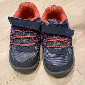 Size 7M OshKosh kids trail shoes